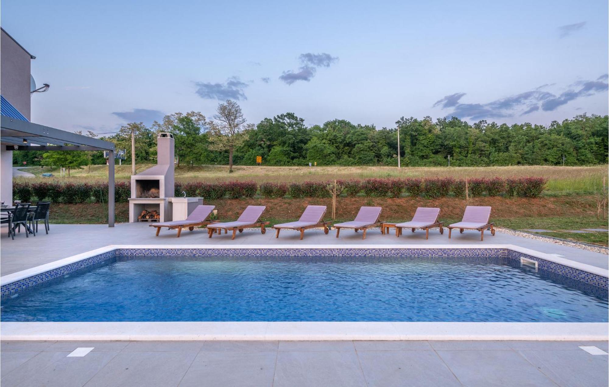 Stunning Home In Barban With Wifi Exterior photo